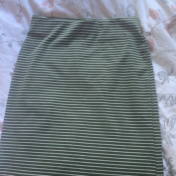 Old Navy green and white striped knee length skirt Xs-S (fits like a small) - Picture 3 of 3